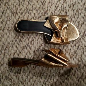 REBECCA MINKOFF gold leather slide with bow size 10